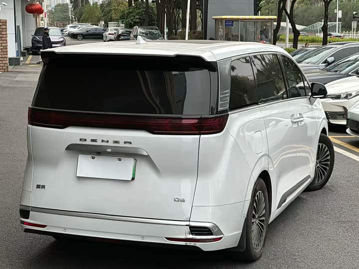 Фото 9 - Denza D9