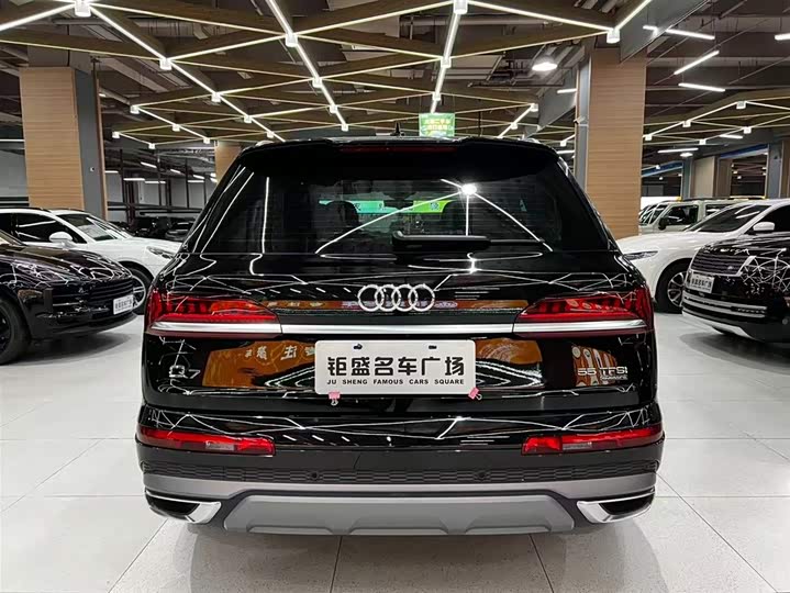 Фото 4 - Audi Q7