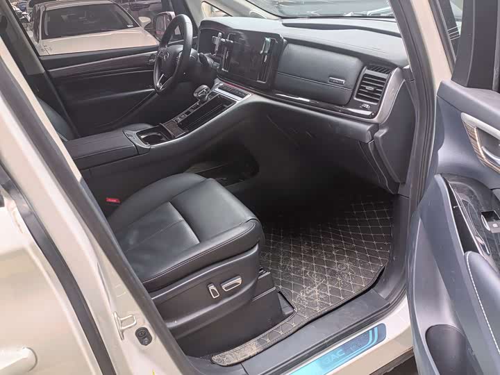 Фото 4 - GAC Trumpchi M8