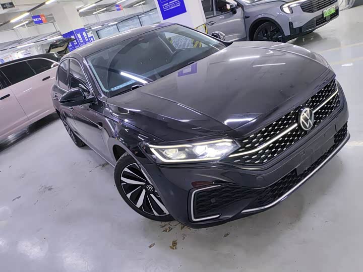 Фото 2 - Volkswagen Passat