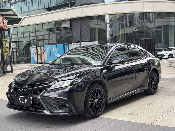 Фото 1 - Toyota Camry