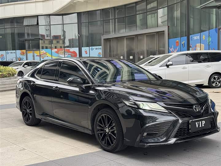 Фото 3 - Toyota Camry