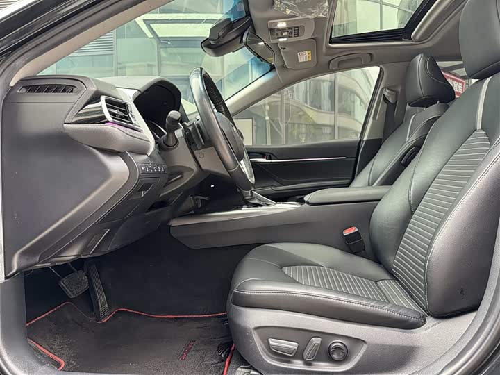 Фото 4 - Toyota Camry