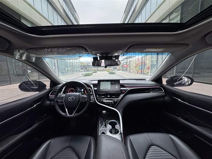 Фото 6 - Toyota Camry