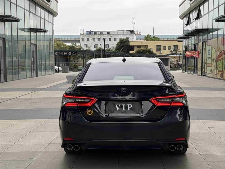 Фото 8 - Toyota Camry