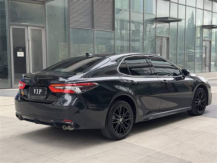 Фото 9 - Toyota Camry