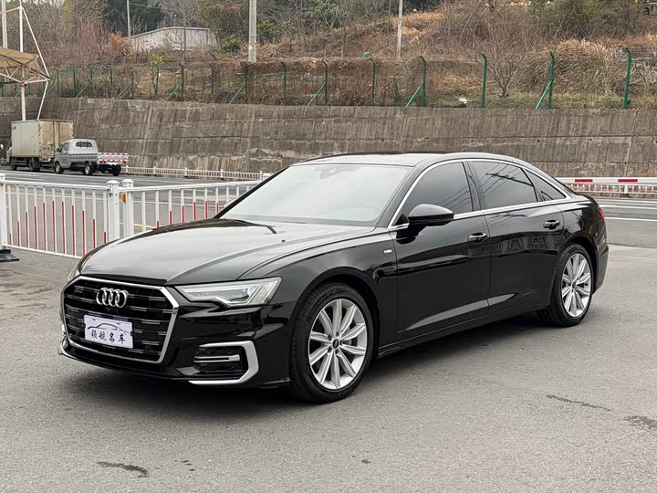 Фото 1 - Audi A6L