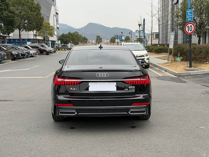 Фото 5 - Audi A6L