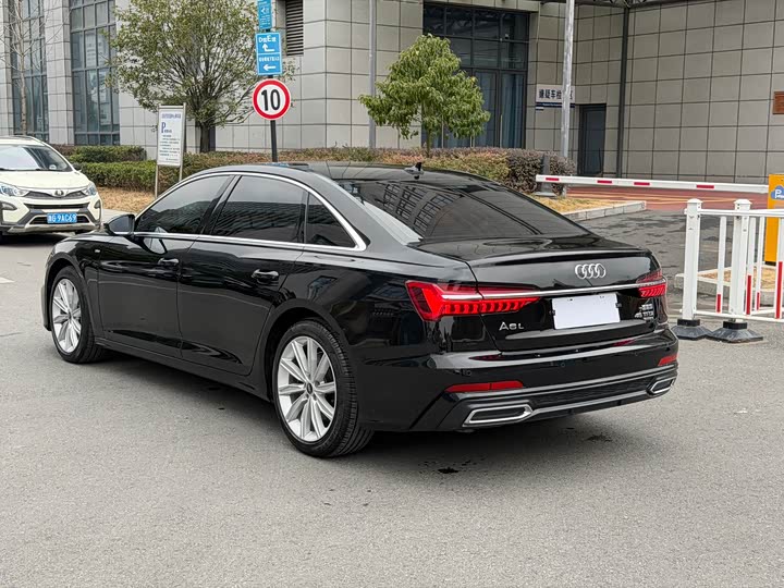 Фото 6 - Audi A6L