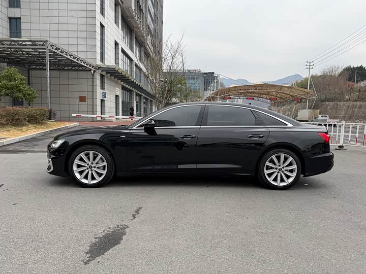 Фото 7 - Audi A6L