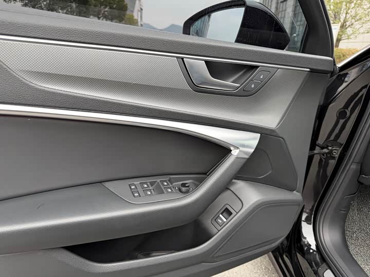 Фото 9 - Audi A6L