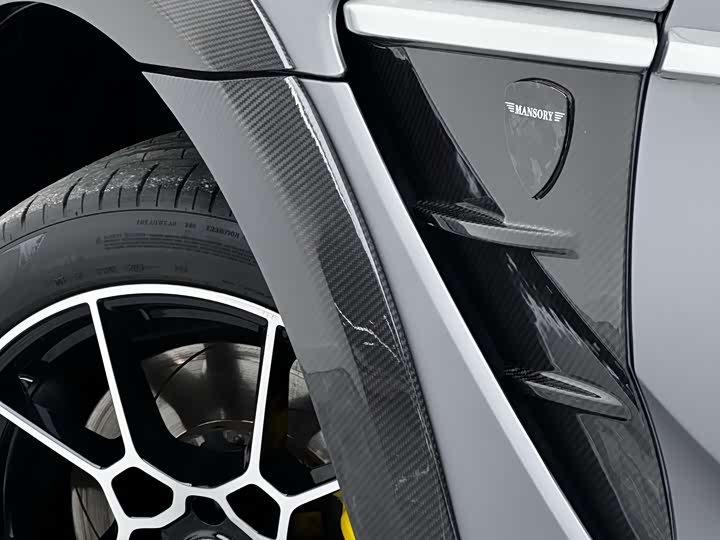 Фото 8 - Aston Martin DBX