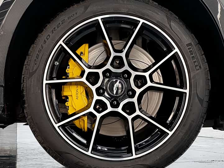 Фото 9 - Aston Martin DBX