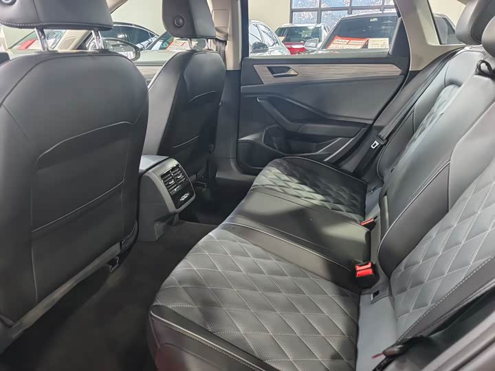 Фото 5 - Volkswagen Sagitar L