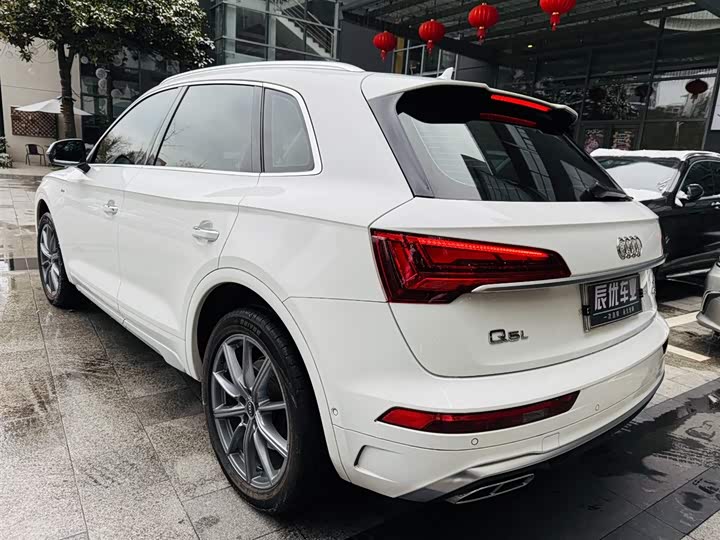 Фото 5 - Audi Q5L