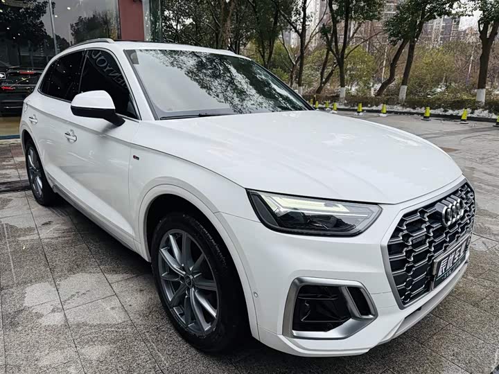 Фото 6 - Audi Q5L