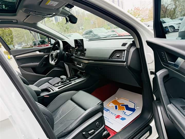 Фото 9 - Audi Q5L