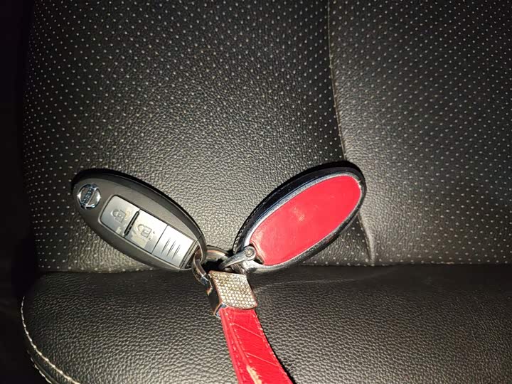 Фото 9 - Nissan Tiida