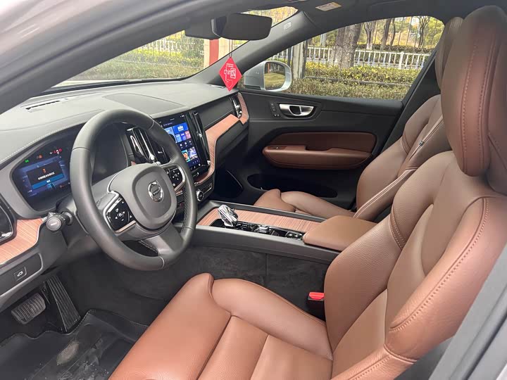 Фото 8 - Volvo XC60