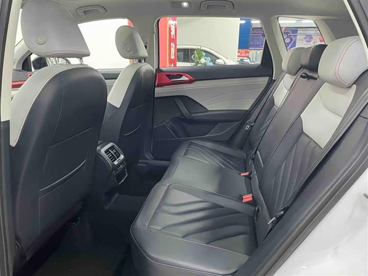 Фото 3 - Volkswagen Tharu