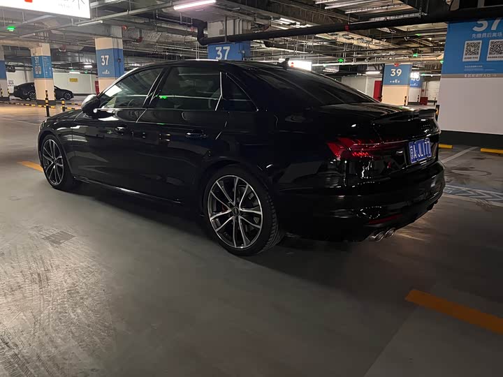 Фото 4 - Audi S4