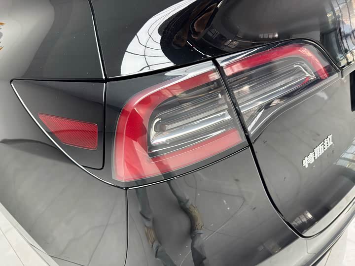 Фото 8 - Tesla Model Y