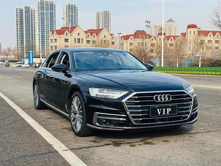 Фото 2 - Audi A8