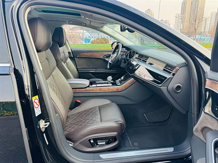 Фото 9 - Audi A8