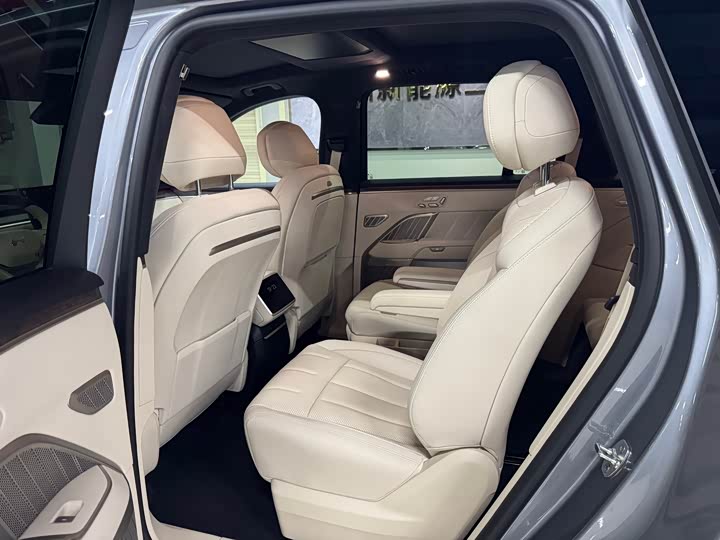 Фото 9 - Nio Onvo L90