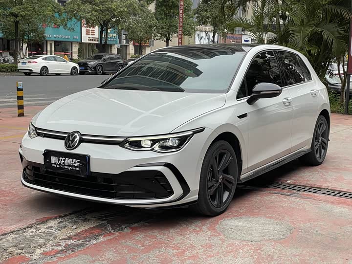 Фото 1 - Volkswagen Golf