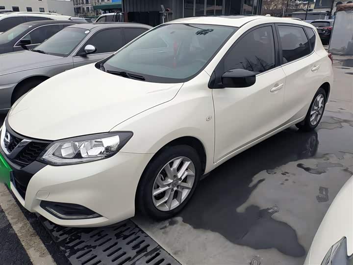 Фото 1 - Nissan Tiida