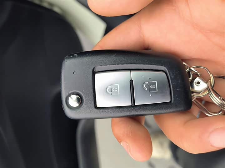 Фото 9 - Nissan Tiida