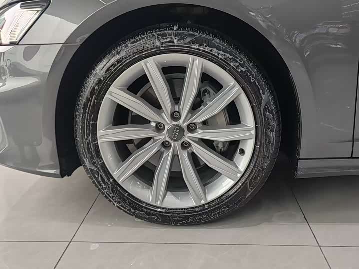 Фото 5 - Audi A6L