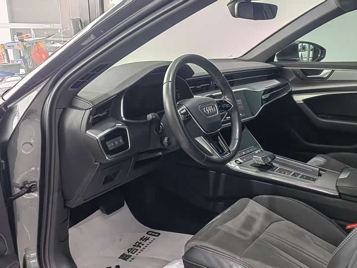 Фото 9 - Audi A6L