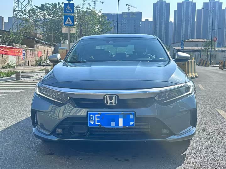 Фото 2 - Honda Inspire