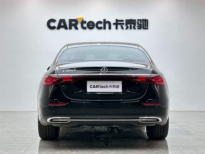 Фото 4 - Mercedes-Benz E-Class