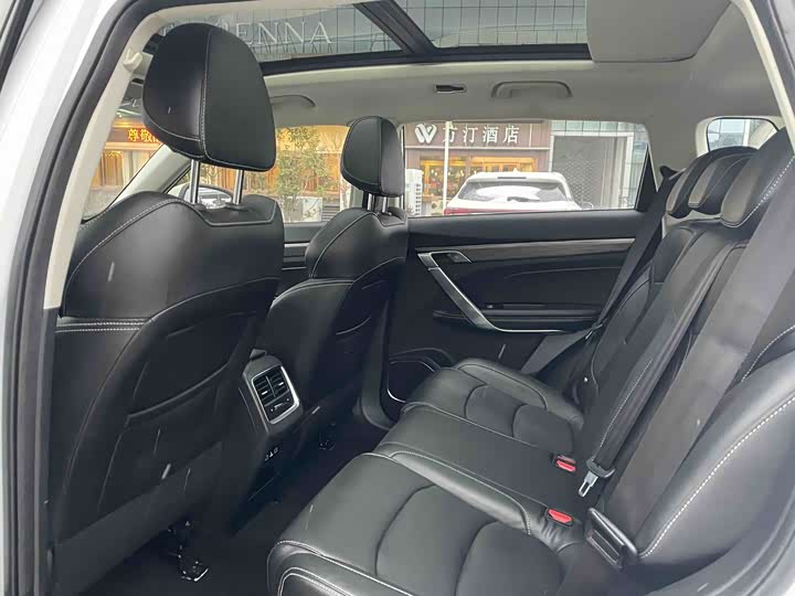 Фото 7 - Geely Atlas