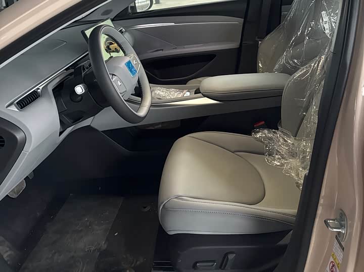 Фото 6 - XPeng Mona M03