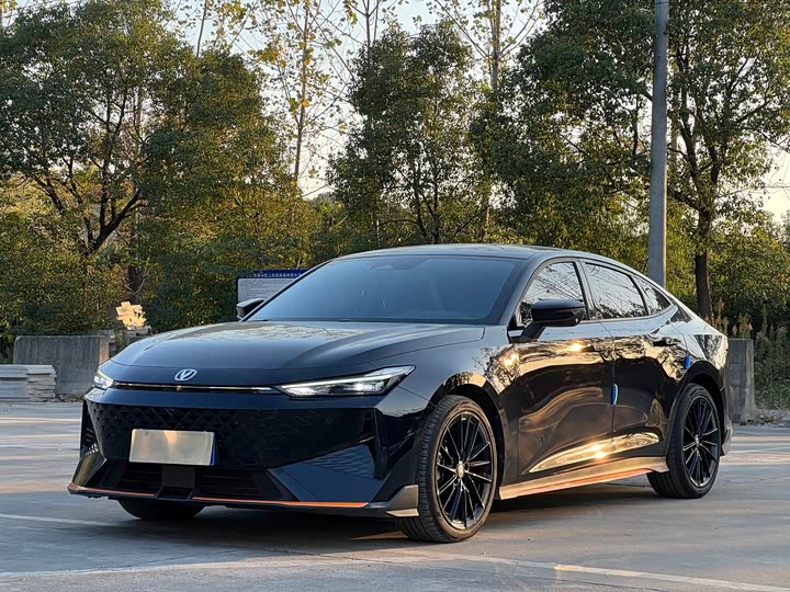 Фото 1 - Changan UNI-V