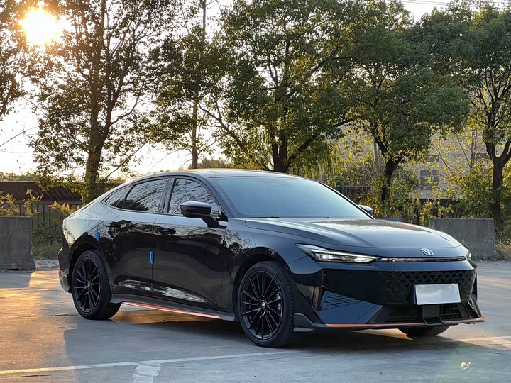 Фото 3 - Changan UNI-V