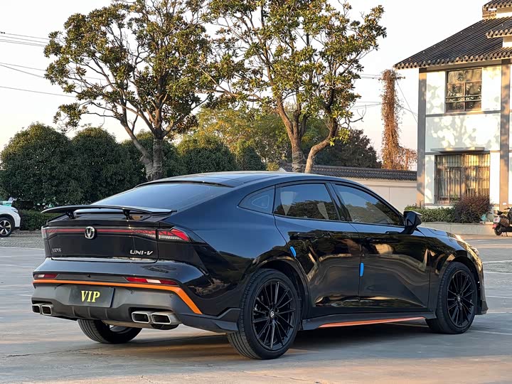 Фото 4 - Changan UNI-V