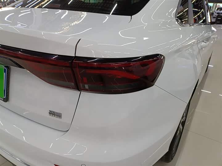 Фото 8 - Geely Emgrand