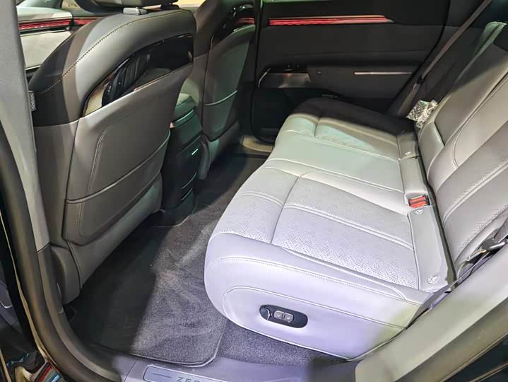 Фото 7 - Zeekr 7X