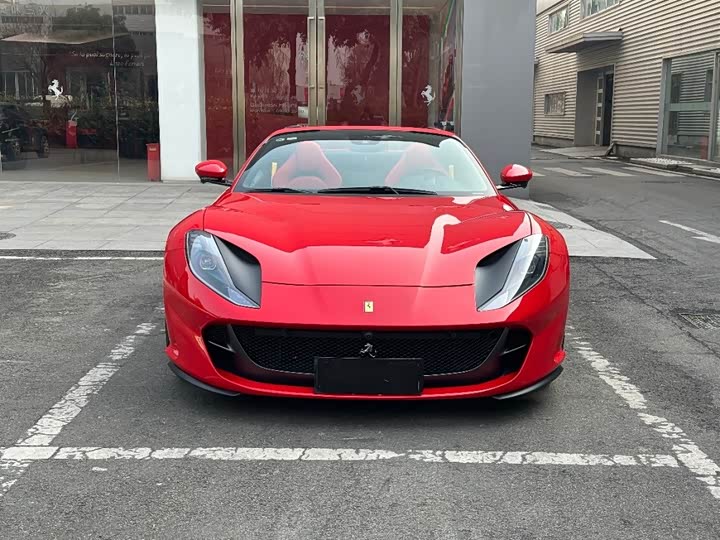 Фото 3 - Ferrari 812