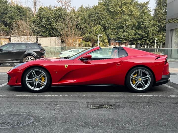 Фото 8 - Ferrari 812