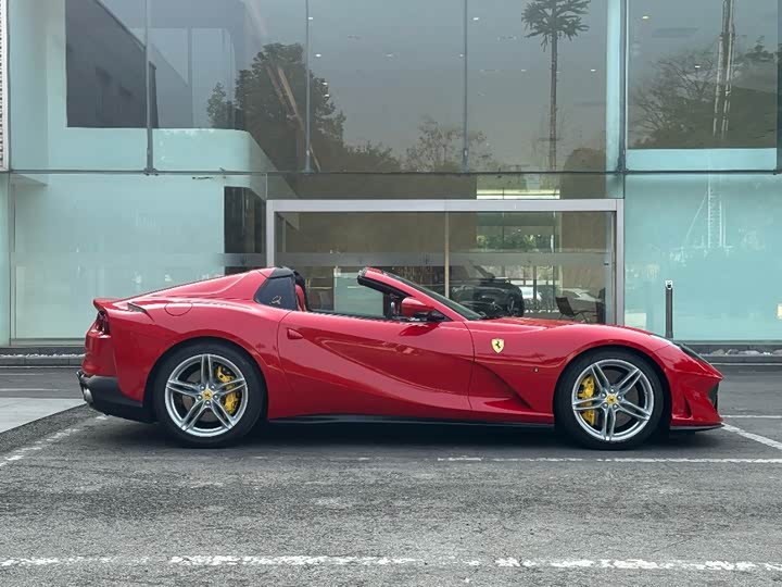 Фото 9 - Ferrari 812