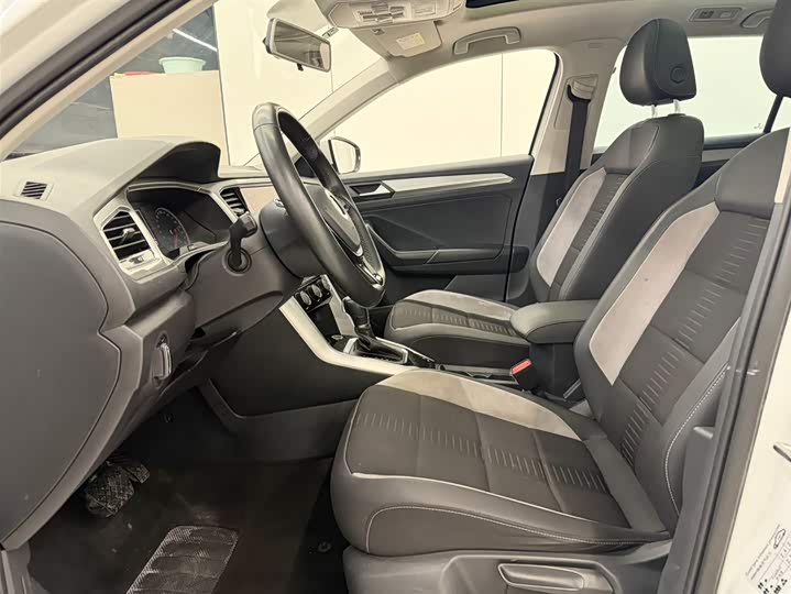 Фото 9 - Volkswagen T-Roc