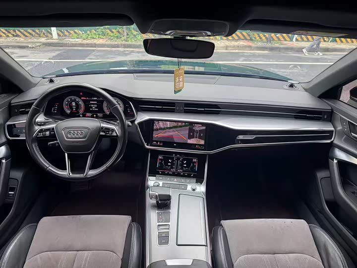 Фото 4 - Audi A6L