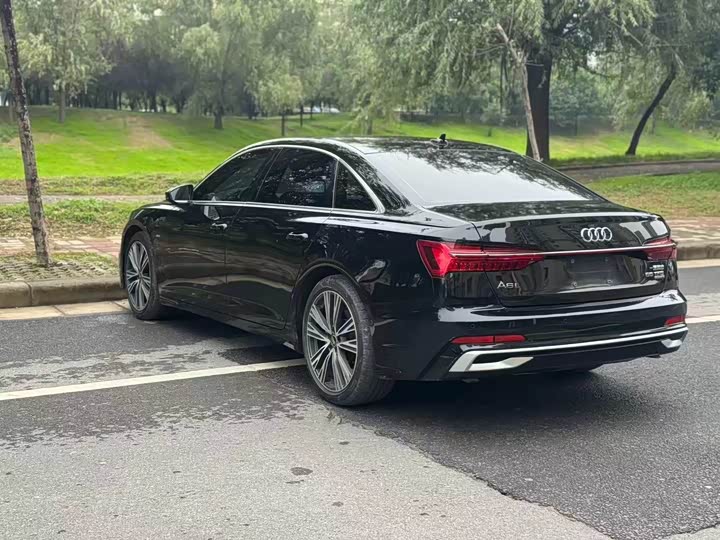 Фото 7 - Audi A6L