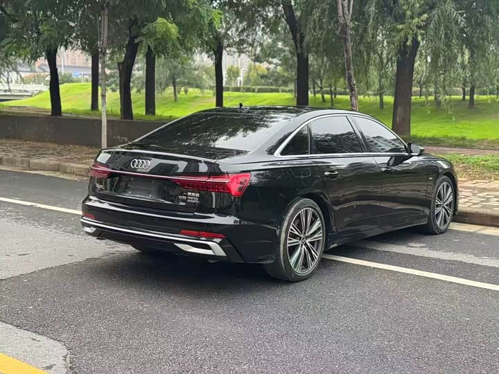 Фото 9 - Audi A6L